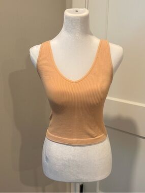 Sleeveless Ribbed V-Neck Crop Tank Top - Peach
